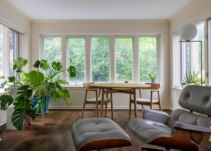 Lakeview East Apartment